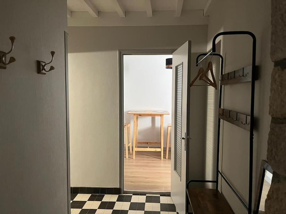 Salins-Les Bains : A L'Ombre De La Tour Carree Apartman Kültér fotó