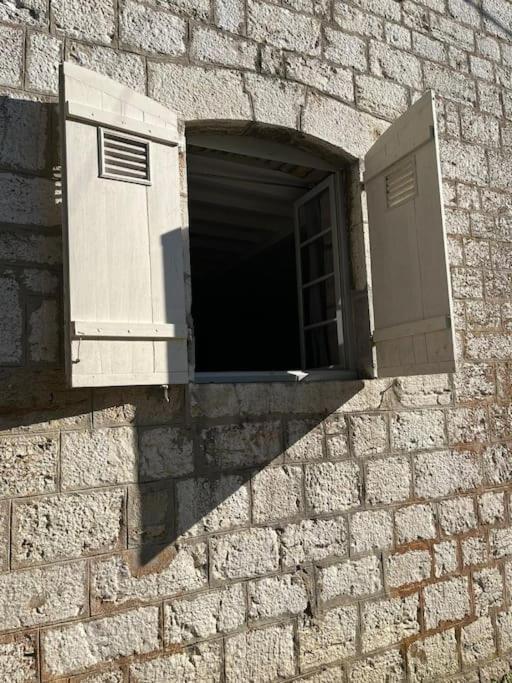 Salins-Les Bains : A L'Ombre De La Tour Carree Apartman Kültér fotó